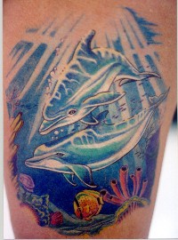 彩色海底海豚纹身图案