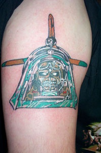 手臂彩色骷髅战斗机纹身图案
