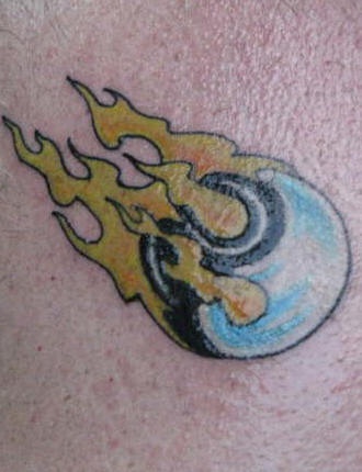 彩色阴阳彗星与火焰纹身图案