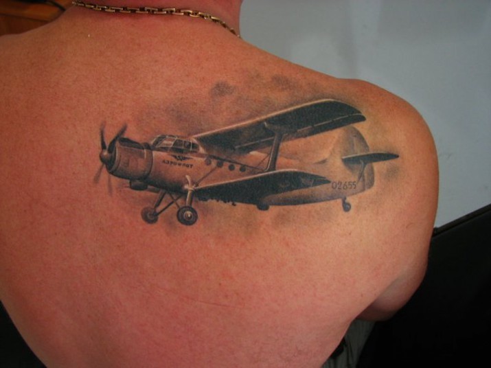 老式飞机肩胛骨纹身图案