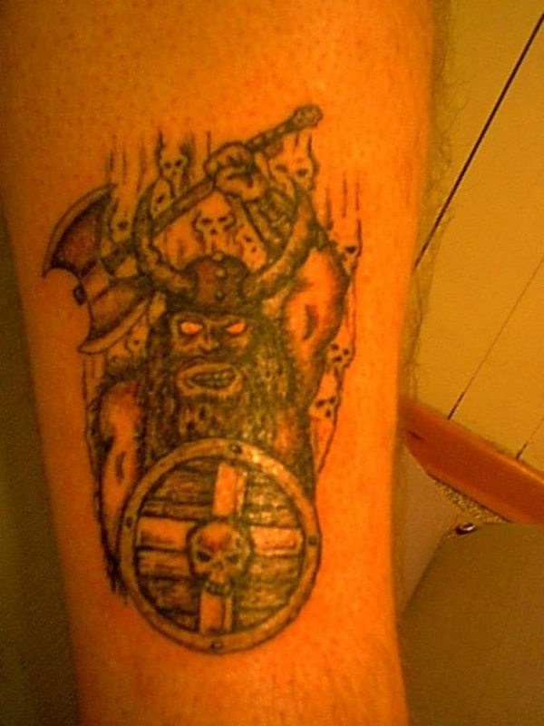 手臂愤怒的维京战士纹身图案