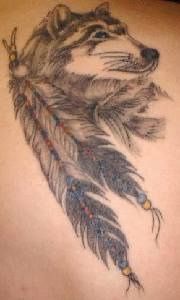 黑白狼头羽毛纹身图案