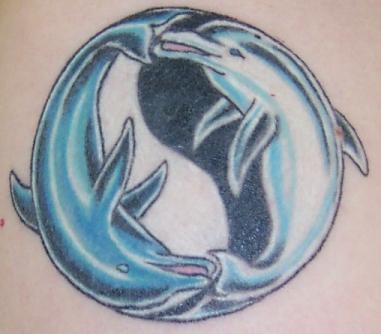 海豚八卦纹身