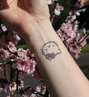 凯蒂猫手腕纹身