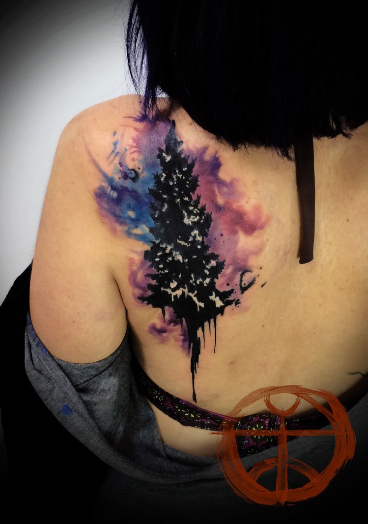 肩部水彩树纹身图案