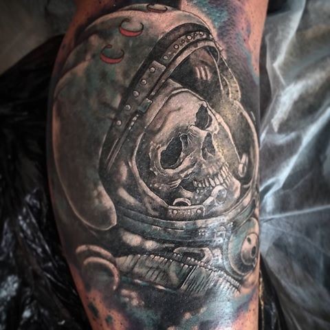 腿部欧美黑白宇航员骷髅头纹身图案