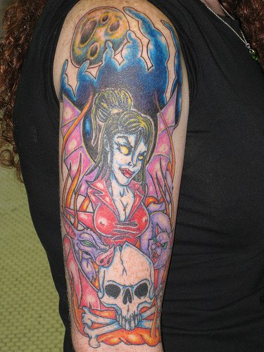手臂彩色黑暗夫人纹身图片