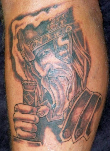 腿部智者战士的纹身图案