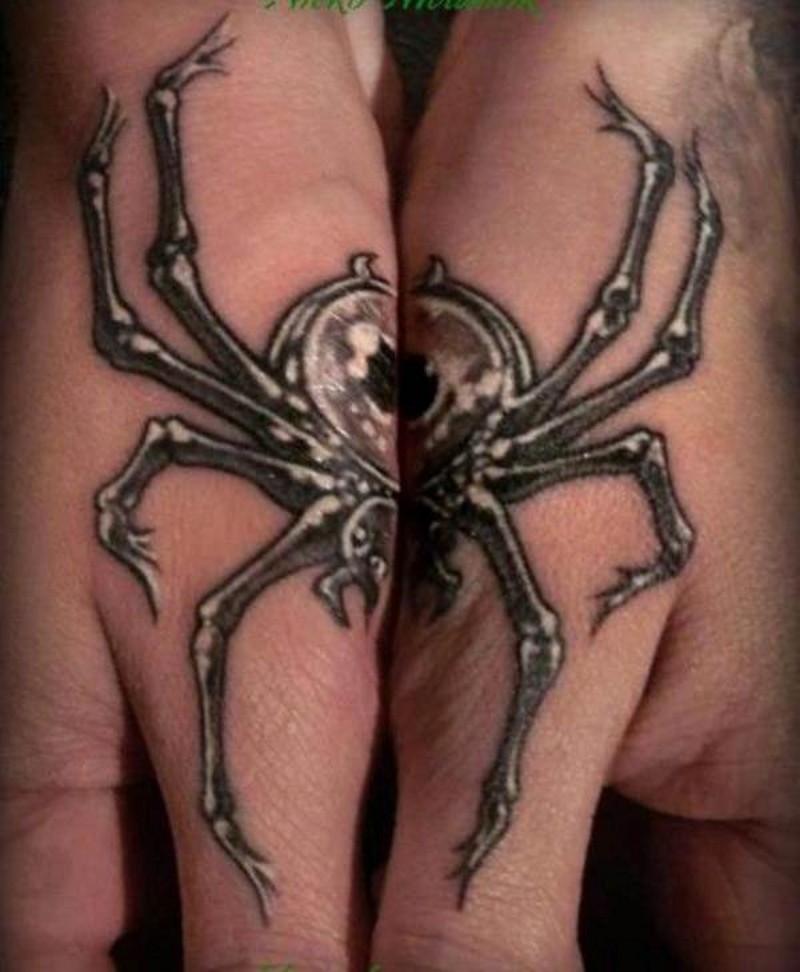 手部黑白蜘蛛纹身图案