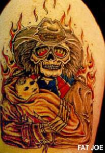 腿部彩色燃烧的牛仔骷髅纹身图案