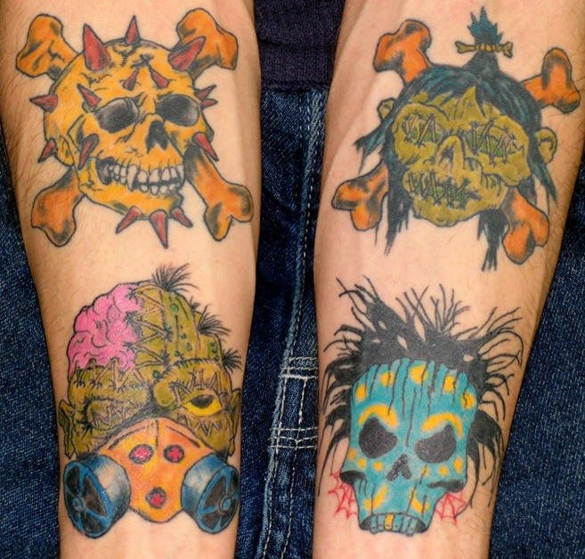 手臂彩色僵尸和骷髅纹身图案