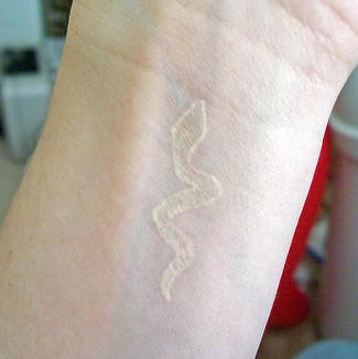 手腕白墨水蛇图标纹身图案