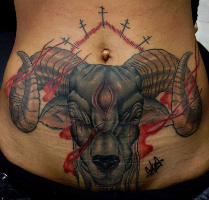 彩色腹部恶魔山羊纹身图案