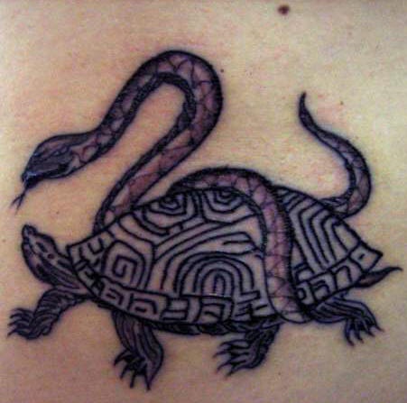 蛇骑龟图腾纹身图案