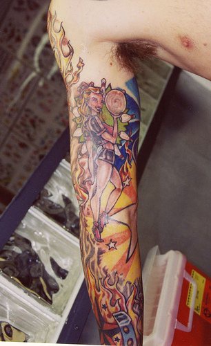 花臂彩色在火焰中美女纹身图案