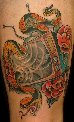 彩色传统的蛇纹身图案