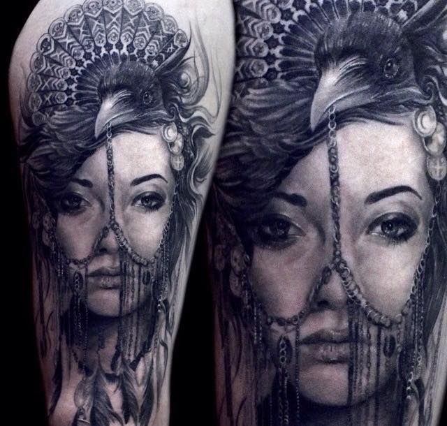 女子与乌鸦的纹身