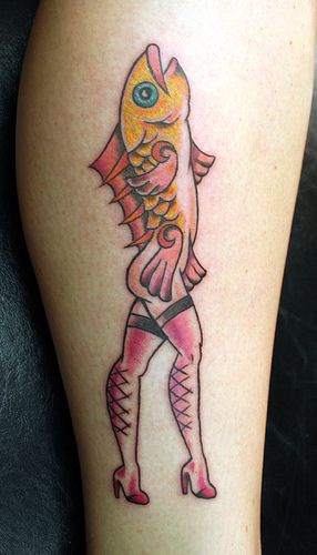 彩色鱼头人身纹身图片