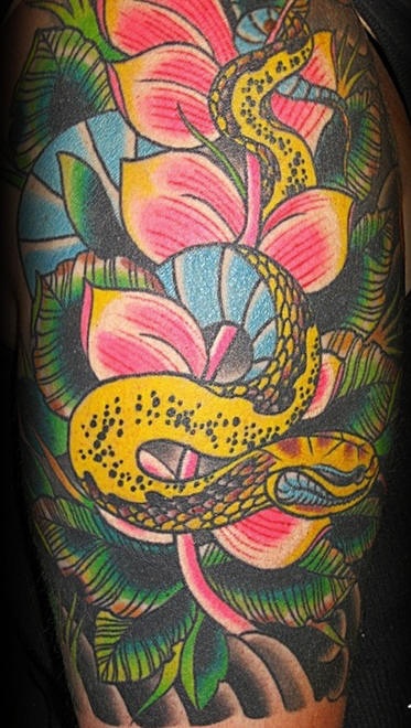 花臂彩色蛇纹身图案