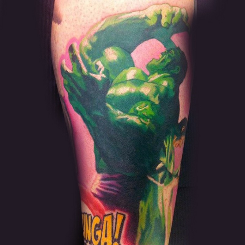 腿部彩色绿巨人纹身图案