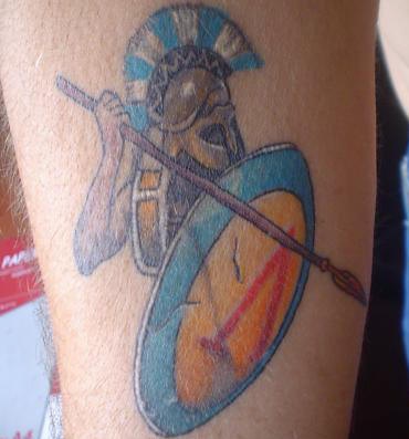 手臂彩色战士纹身图案