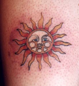 彩色太阳符号纹身图片