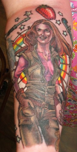 手臂彩色女人纹身图案