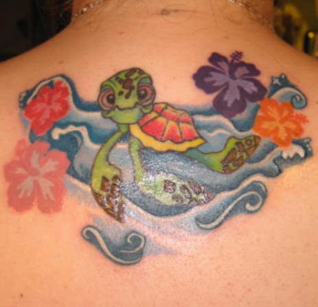 背部彩色乌龟纹身图片