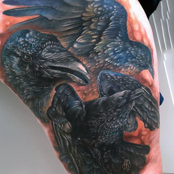 腿部写实乌鸦纹身图案