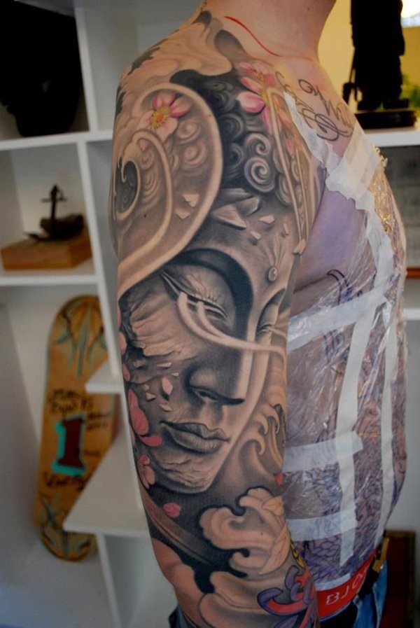 花臂如来佛祖雕像和花袖纹身图案