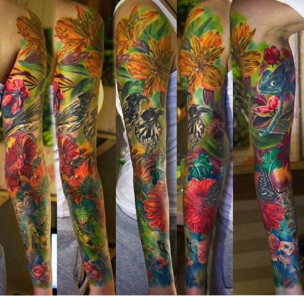 手臂彩色各种花卉与鸟类纹身图案
