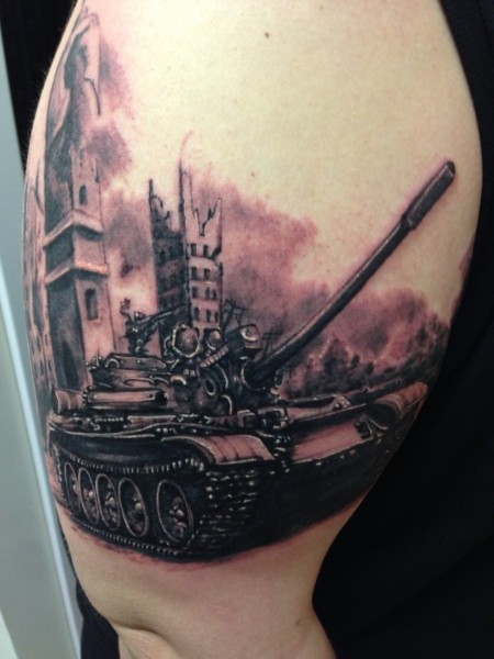 腿部现代坦克纹身图案