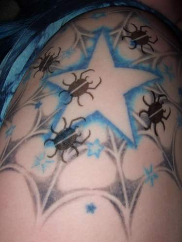 彩色五角星蜘蛛纹身图案