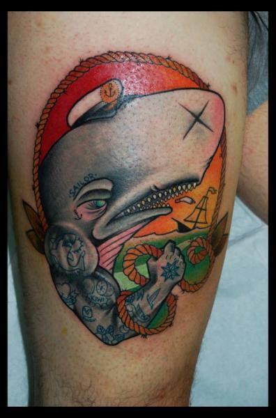 腿部彩色鲸鱼纹身图案