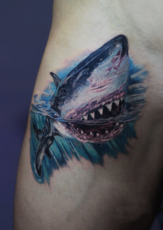 手臂个性鲨鱼彩绘纹身图案