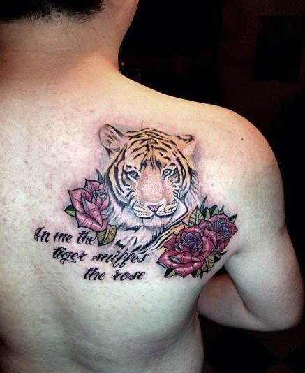 背部彩色老虎玫瑰花字母纹身图片