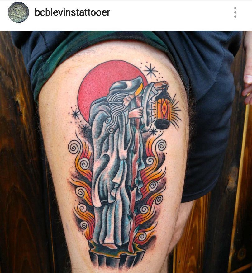 大腿上的卡通风格形象神秘的德鲁伊纹身图片