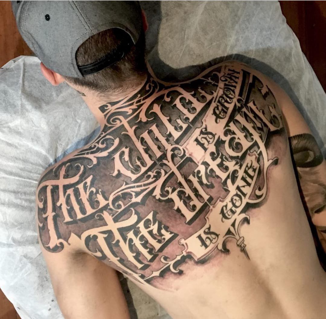 男性花腿纹身黑色几何点刺纹身花体英文字纹身图案