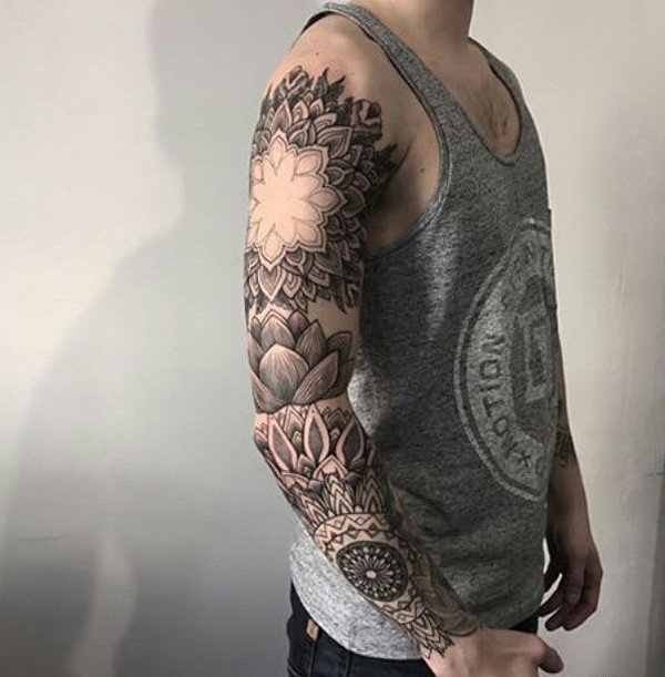 漂亮的黑灰色曼陀罗花臂纹身图案