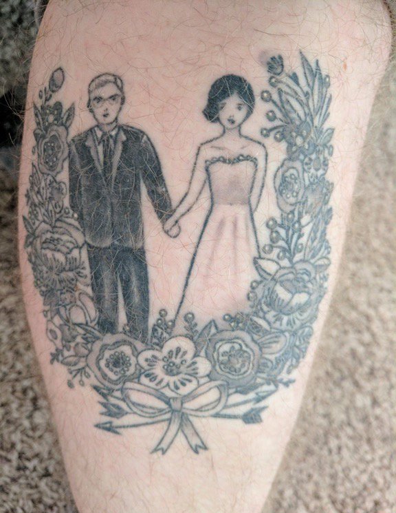 小腿上黑灰色创意情侣纹身结婚纪念纹身图片