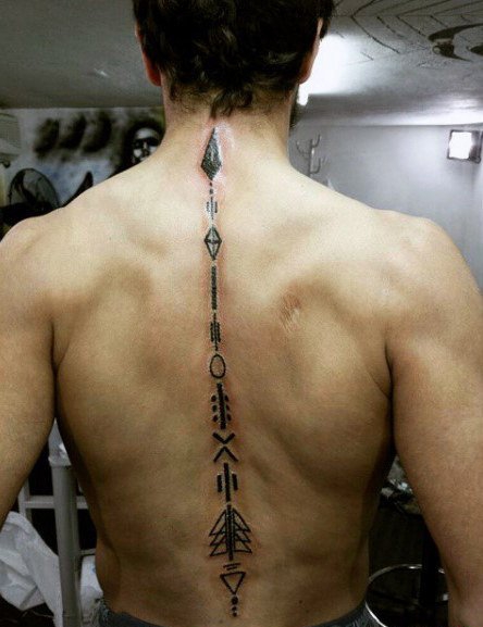 20款男性背部脊椎骨上的纹身图案欣赏