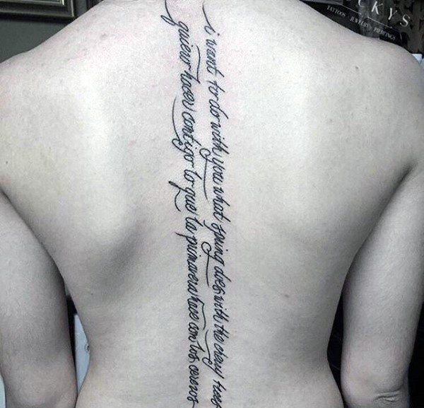 20款男性背部脊椎骨上的纹身图案欣赏