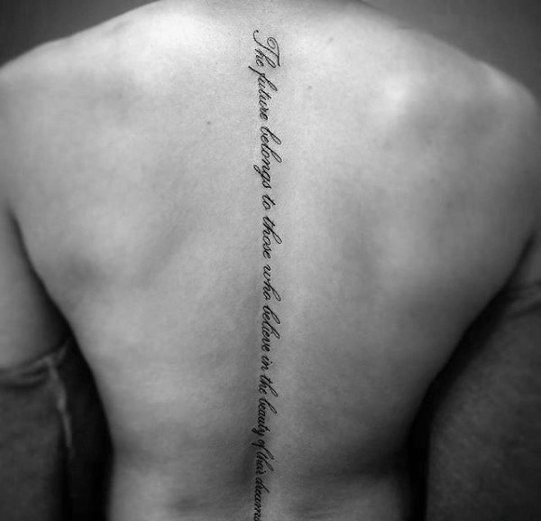 20款男性背部脊椎骨上的纹身图案欣赏