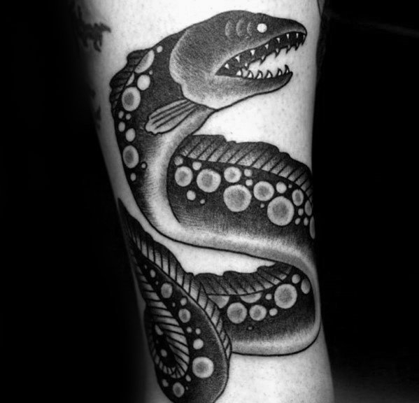 多款腿部上凶猛的鳗鱼纹身图案