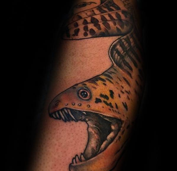 多款腿部上凶猛的鳗鱼纹身图案