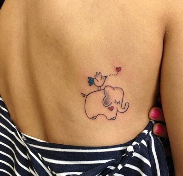 女生们会喜欢这样的很萌很可爱的一组小象纹身图案