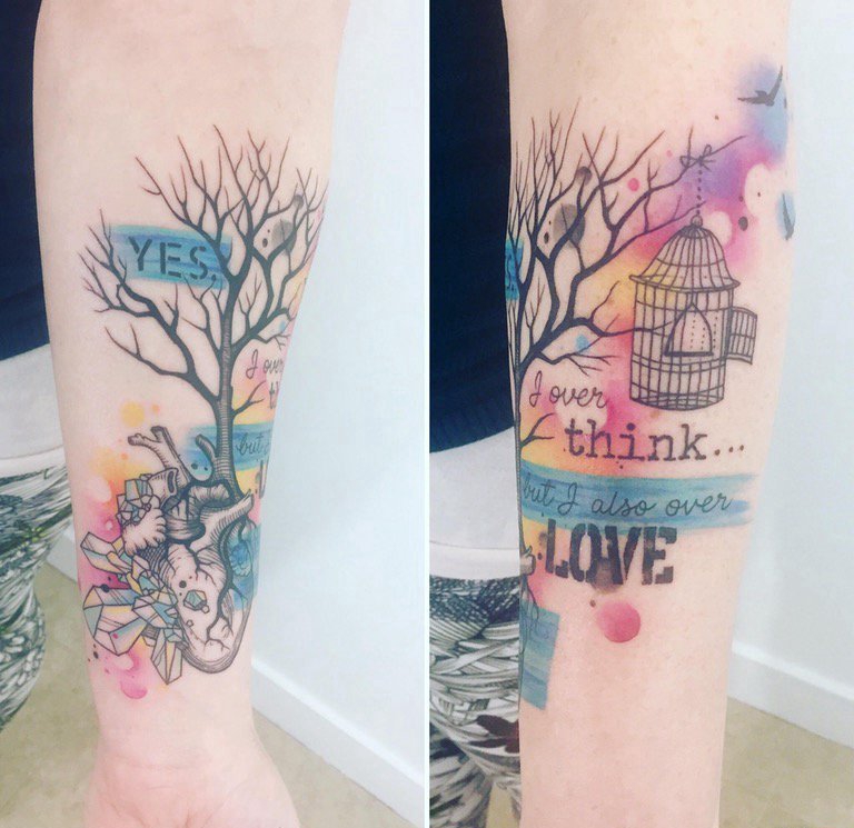 手臂彩绘纹身小树和机械心脏纹身花体英文字纹身图案