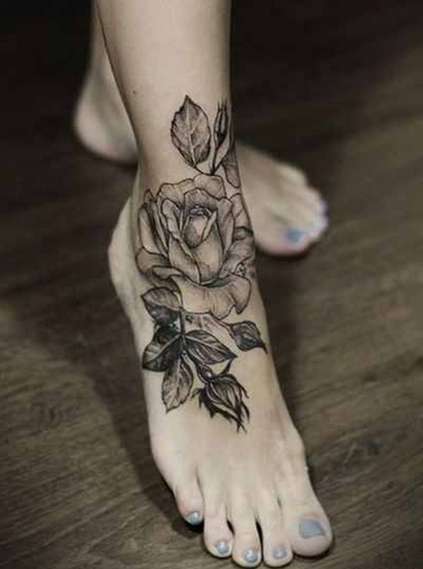 女生脚踝上简约纹身图案