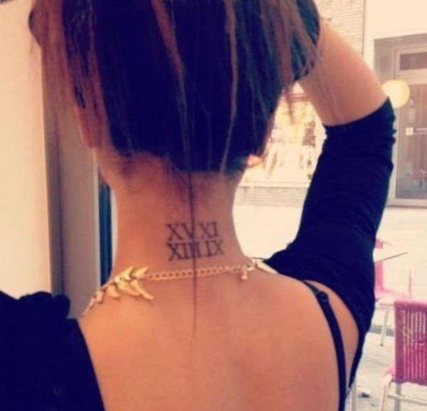 女生后颈部性感又可爱的小清新纹身图案