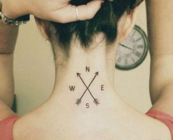 女生后颈部性感又可爱的小清新纹身图案